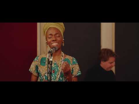 Benedikt Hesse Trio ft. Claudia Ramos Barreto – Dos Gardenias